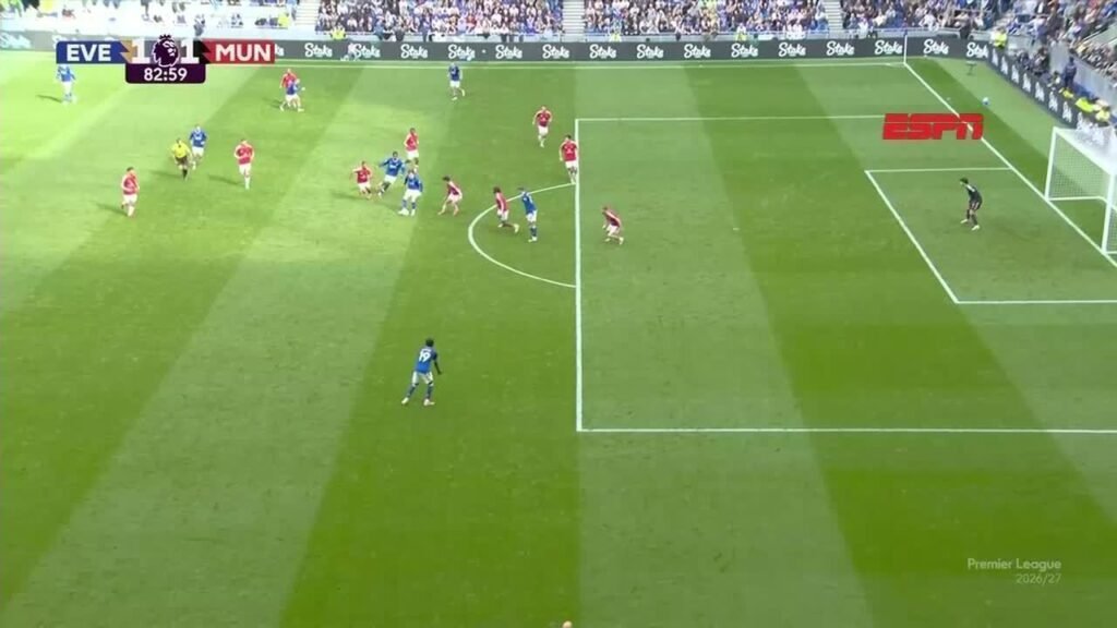 Manchester United divulga prejuízo milionário de R$ 477 milhões e comercializa gramado de Old Trafford