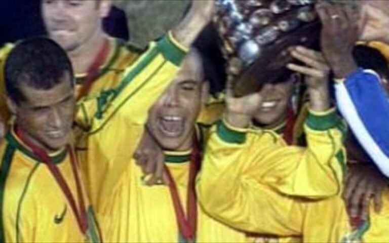 Fenômeno 50 anos: A história mágica de Ronaldo em momentos eternos do futebol mundial