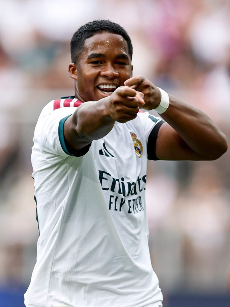 Mercado aquecido: Milan e Roma iniciam conversas para contratar Endrick em janeiro